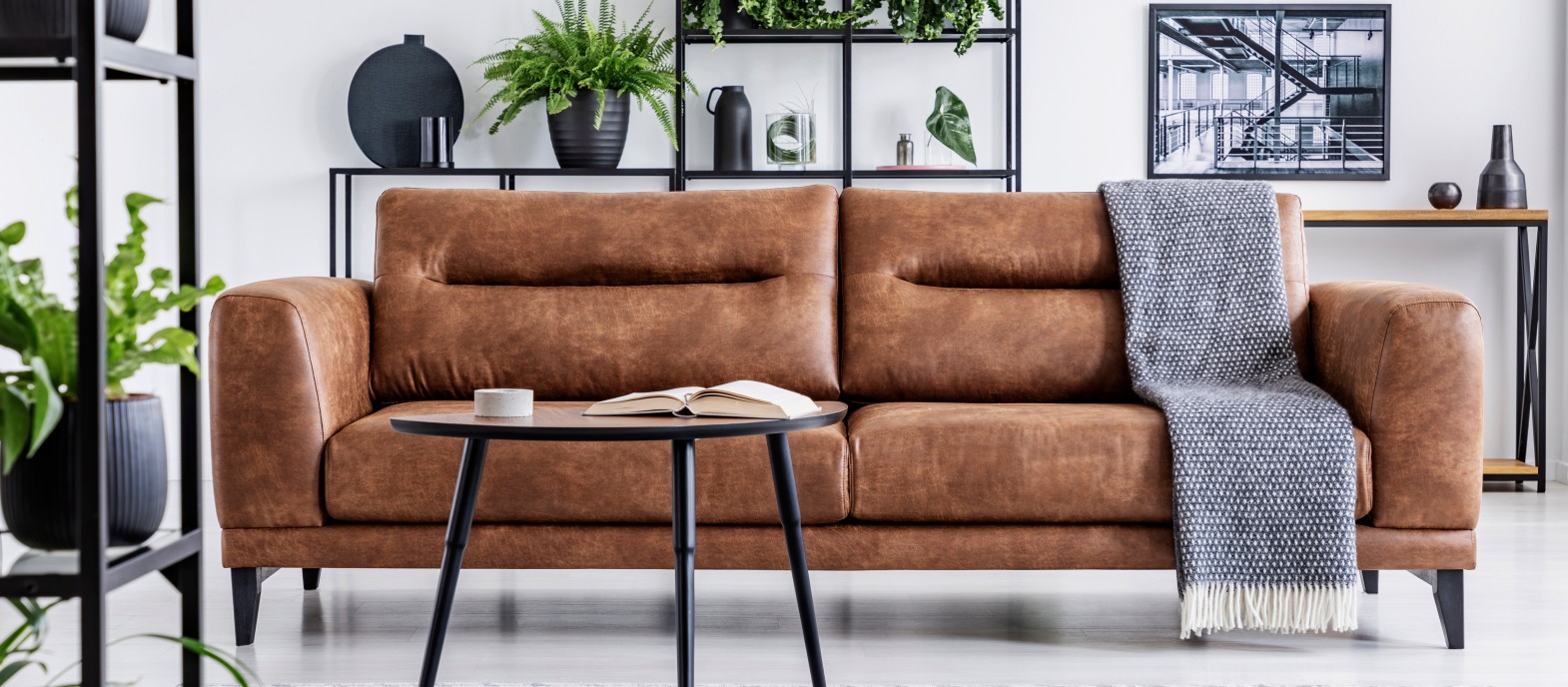 Leder oder Stoff Sofa? Wir helfen euch bei der Entscheidung